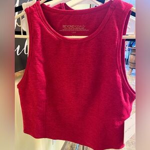 Beyond Yoga Motivate cropped tank.